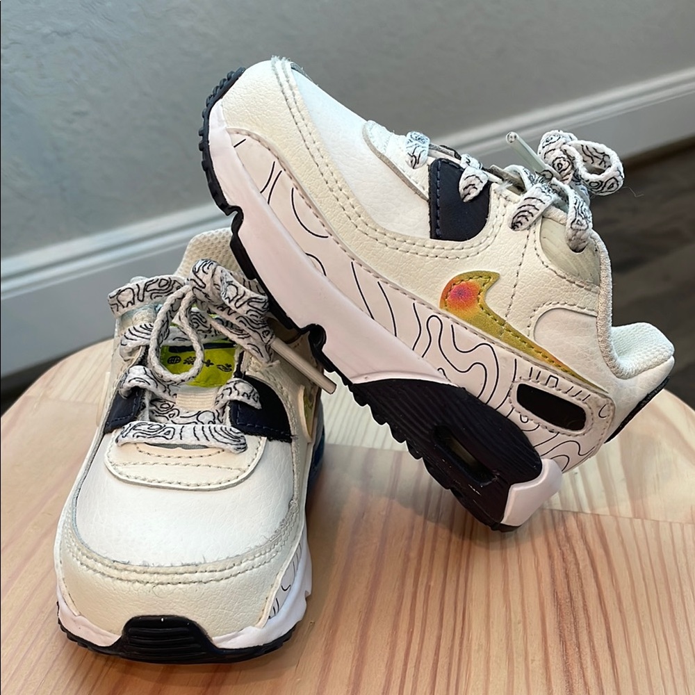 Nike Air Max 90 LTR SE
Toddler Baby Save Our Planet Sneakers 5C